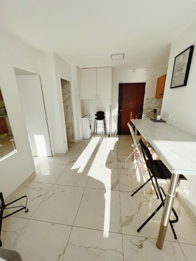 Apartment Near Subway And Supermarket باريس المظهر الخارجي الصورة