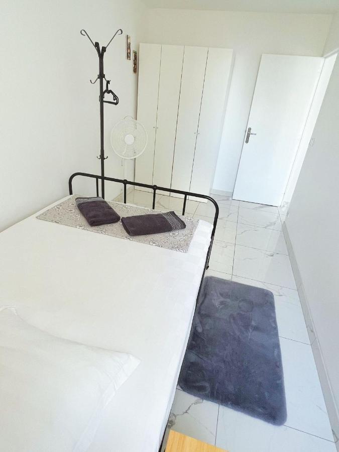 Apartment Near Subway And Supermarket باريس المظهر الخارجي الصورة