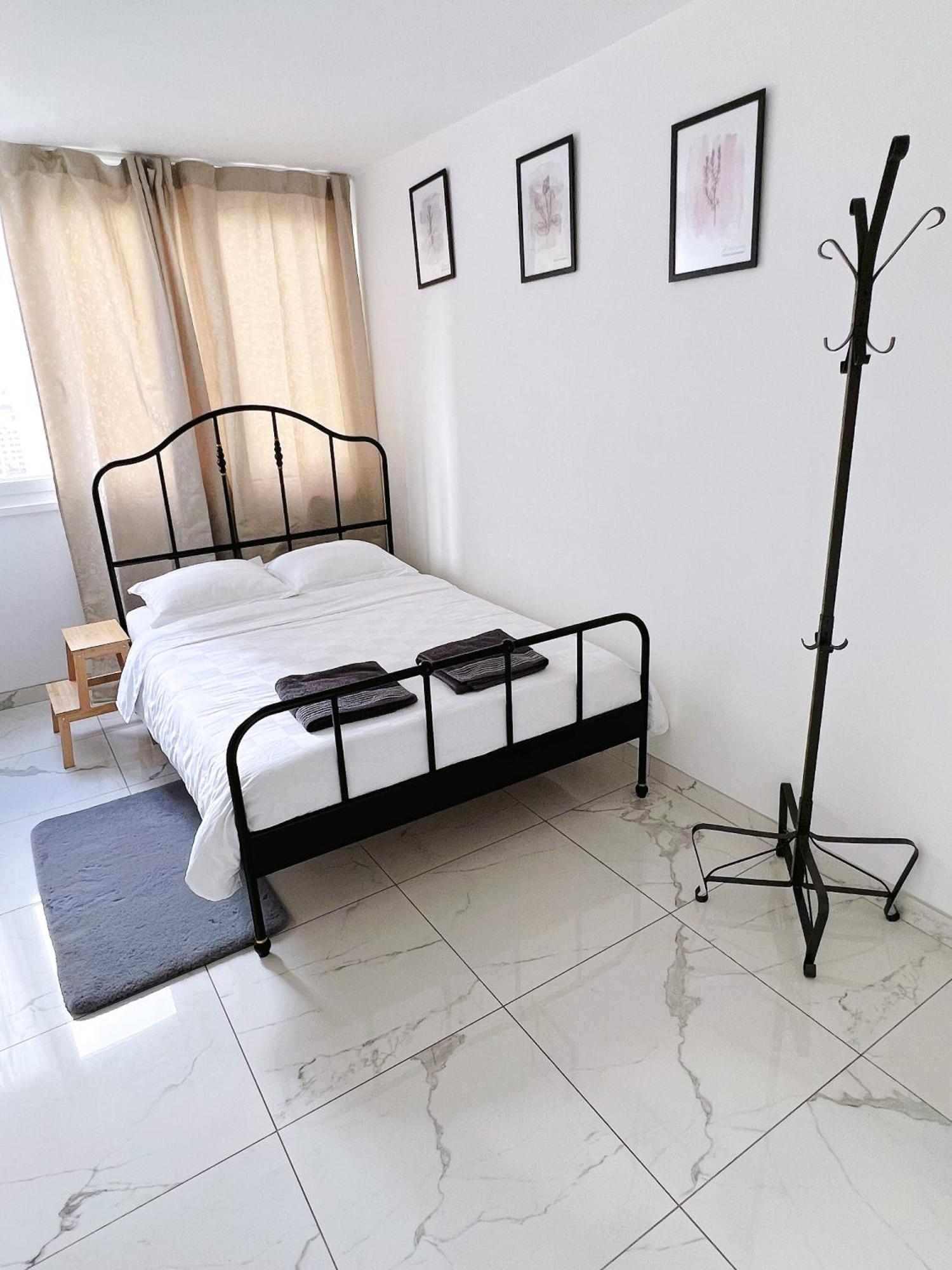 Apartment Near Subway And Supermarket باريس المظهر الخارجي الصورة